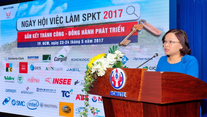 Phó Hiệu trưởng Trương Thị Hiền phát biểu khai mạc tại ngày hội việc làm 2017.