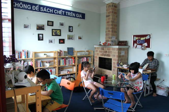 Nhiều em nhỏ và các bạn trẻ thường ghé đọc sách tại thư viện Bfree - Ảnh: Phương Chinh