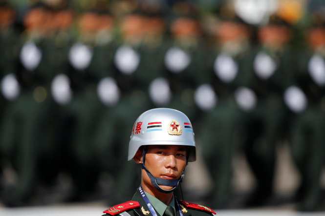 Binh sĩ Trung Quốc trong cuộc duyệt binh tại Hong Kong ngày 30-6 - Ảnh: Reuters