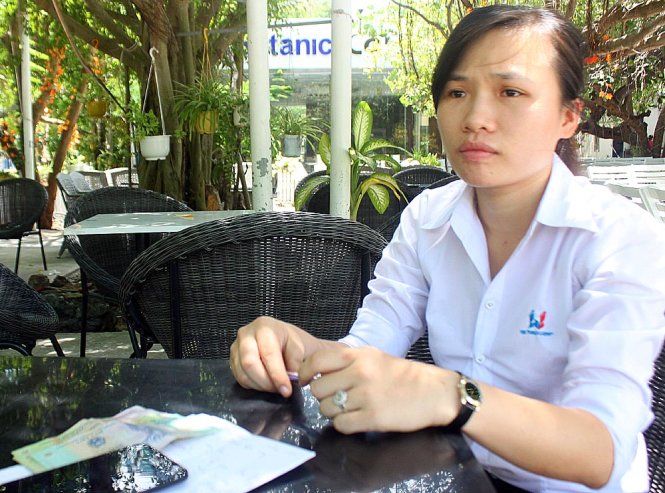 Chị Nguyễn Thị Kim Vân mong tìm được chủ nhân của số tiền 37,5 triệu đồng để trả lại - Ảnh: Nhật Huy