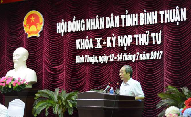Ông Phạm Ngọc Sơn – phó tổng cục phụ trách Tổng cục biển - hải đảo (Bộ TN&MT) – đã đăng đàn trước kỳ họp lần 4 HĐND Bình Thuận khóa X - Ảnh: ĐỨC TRONG