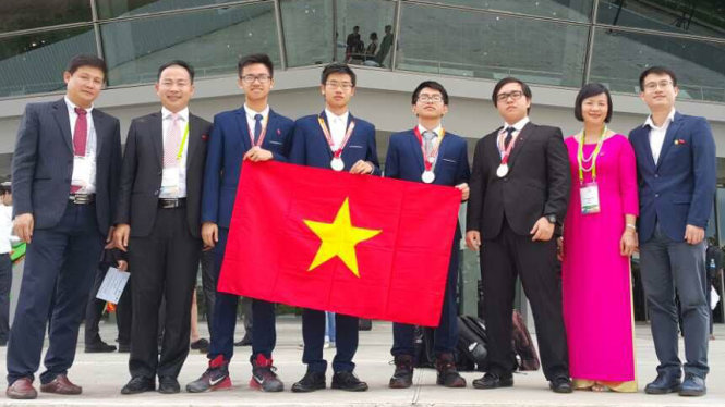 Đoàn Việt Nam lần đầu tiên đạt ba huy chương vàng kỳ thi Olympic Hóa học quốc tế năm 2017