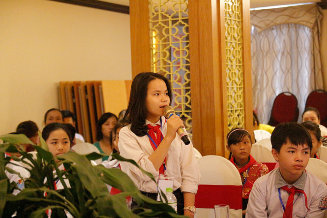Bạn Trương Thúy Quỳnh, quê huyện Nghi Lộc, Nghệ An đặt câu hỏi về xâm hại trẻ em tại diễn đàn - Ảnh: NGA THANH