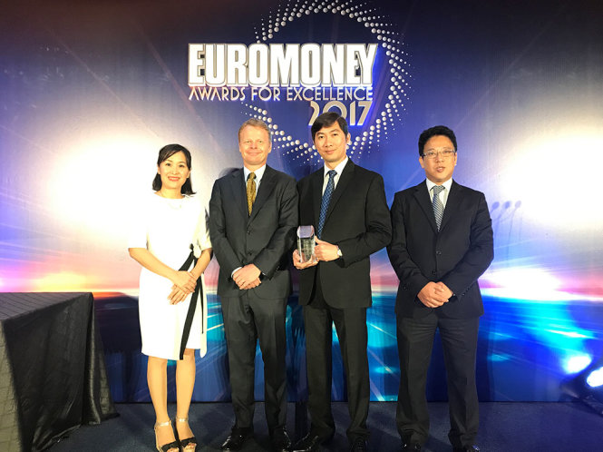 Vietcombank được Euromoney trao giải “Ngân hàng tốt nhất VN”.
