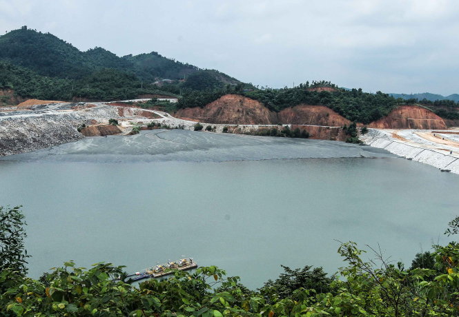 Hồ chứa nguồn thải tại dự án Núi Pháo (huyện Đại Từ, tỉnh Thái Nguyên) được kết luận không chống thấm theo quy định - Ảnh: NGUYỄN KHÁNH