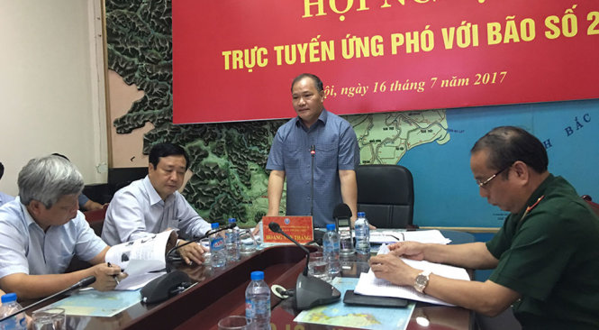 Ông Hoàng Văn Thắng, thứ trưởng Bộ Nông nghiệp và Phát triển Nông thôn, phó trưởng Ban chỉ đạo Trung ương về phòng chống thiên tai cho biết bão số 2 diễn biến nhanh, khoảng 4g sáng mai sẽ vào đất liền