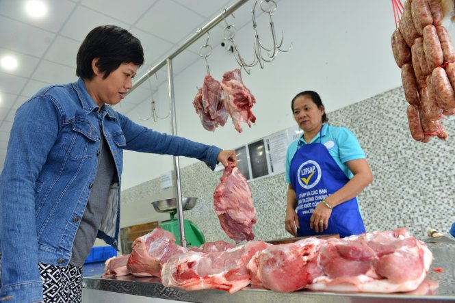 Thịt heo bán tại cửa hàng An Hạ (Q.Bình Thạnh, TP.HCM) tăng khoảng 5.000 - 15.000 đồng/kg -Ảnh: DUYÊN PHAN