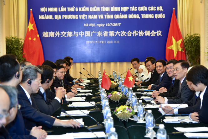 Đoàn đại biểu tỉnh Quảng Đông và Việt Nam họp kiểm điểm tình hình hợp tác tại Hà Nội sáng 19-7 - Ảnh: BNG