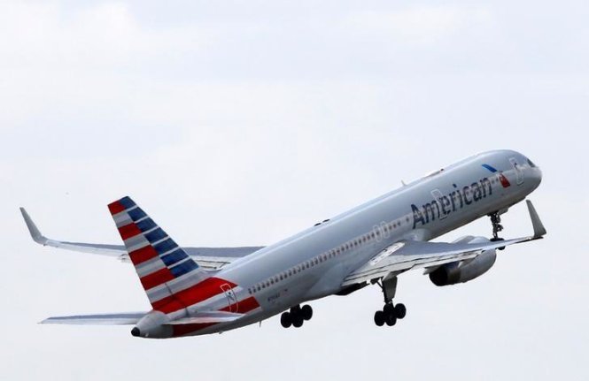 Một máy bay Boeing 757 của hãng American Airlines cất cánh khỏi sân bay Charles de Gaulle ở Roissy, Pháp - Ảnh: Reuters