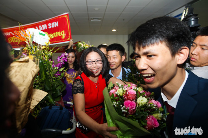 Niềm vui của thí sinh Phan Nhật Duy THPT chuyên Hà Tĩnh, Huy chương vàng Olympic Toán quốc tế - Ảnh: Nguyễn Khánh