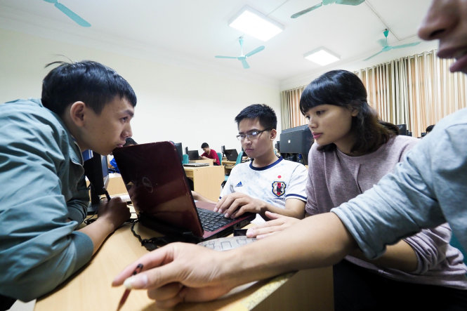 Giáo dục ĐH của VN cần có sự chuyển mình mạnh mẽ thì nghiên cứu cơ bản trong nước mới phát triển. Trong ảnh: một giờ học của lớp kỹ sư công nghệ thông tin Việt Nhật, ĐH Bách khoa Hà Nội - Ảnh: N.KHÁNH