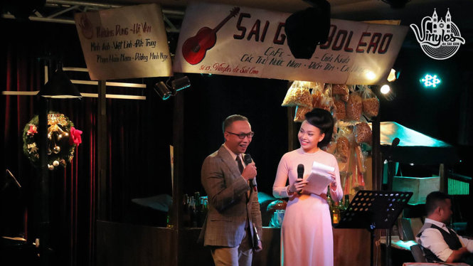 Phạm Hoài Nam tham gia hát trong đêm nhạc thiện nguyện Saigon Boléro vào tháng 12-2016, do nhóm bạn trẻ yêu nhạc Đĩa hát Sài Gòn tổ chức - Ảnh: Ali Bùi