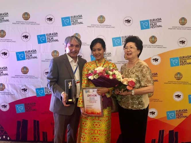 Đạo diễn Hồng Ánh có mặt tại đêm trao giải Liên hoan phim Quốc tế Á Âu - Eurasia 2017 tối 28-7 - Ảnh: FB Nhân vật