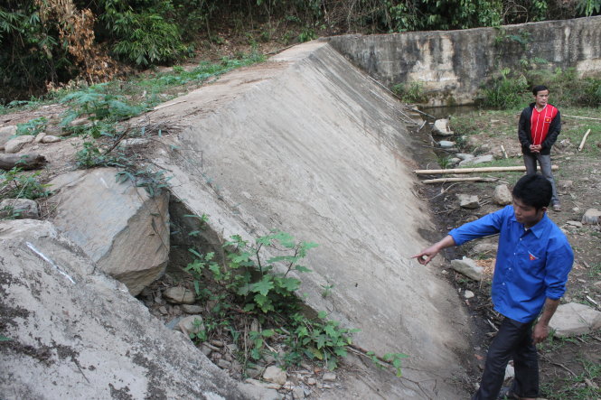 Công trình đập thủy lợi suối Lét ở xã Tam Chung, huyện Mường Lát được đầu tư 1,7 tỷ đồng  nhưng không phát huy hiệu quả, hiện đang bỏ hoang - Ảnh: HÀ ĐỒNG