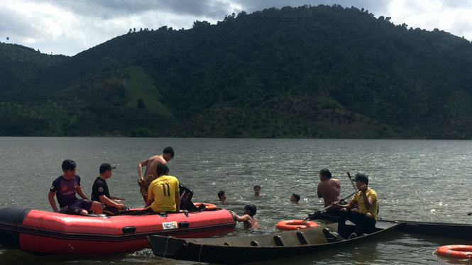 Lực lượng cứu hộ triển khai công tác tìm kiếm cứu nạn