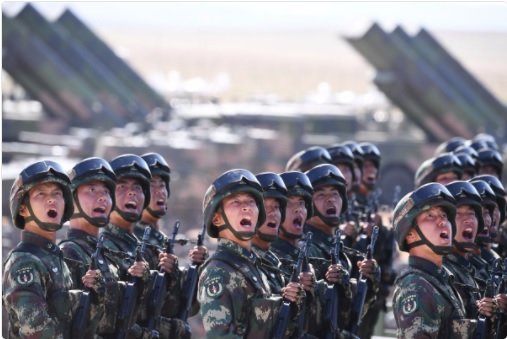 Binh sĩ Trung Quốc đồng thanh khẳng định trung thành với Đảng Cộng sản Trung Quốc - Ảnh: TWITTER
