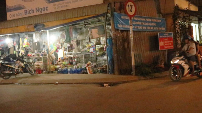 Cửa hàng tạp hóa - hiện trường vụ ẩu đả đâm chết người chiều ngày 30-7 - Ảnh: NGUYÊN NGỌC