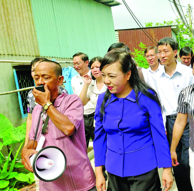 Bộ trưởng Bộ Y tế Nguyễn Thị Kim Tiến kiểm tra công tác phòng chống dịch SXH tại Q.12, TP.HCM