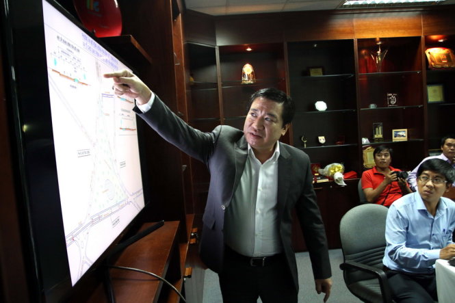 Ông Nguyễn Đình Trung - Tổng Giám đốc - Chủ tịch HĐQT Công ty Hưng Thịnh trình bày  tại diễn đàn “Phát triển giao thông công cộng và kiểm soát xe cá nhân”  tại báo Tuổi Trẻ - Ảnh: HỮU KHOA