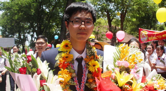Em Trương Đông Hưng - HCV Olympic Quốc tế Sinh học quốc tế, hạnh phúc trong ngày trở về - Ảnh: MINH AN