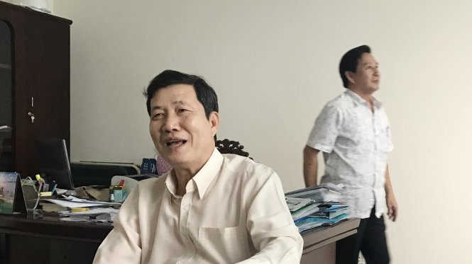 Ông Nguyễn Quốc Việt (trai), phó trưởng Ban Chỉ đạo Tây Nam bộ và ông Nguyễn Phong Quang - nguyên phó trưởng Ban thường trực Ban Chỉ đạo Tây Nam bộ, hiện đang là chủ tịch Hội Bảo trợ bệnh nhân nghèo Tây Nam bộ - Ảnh: CHÍ QUỐC