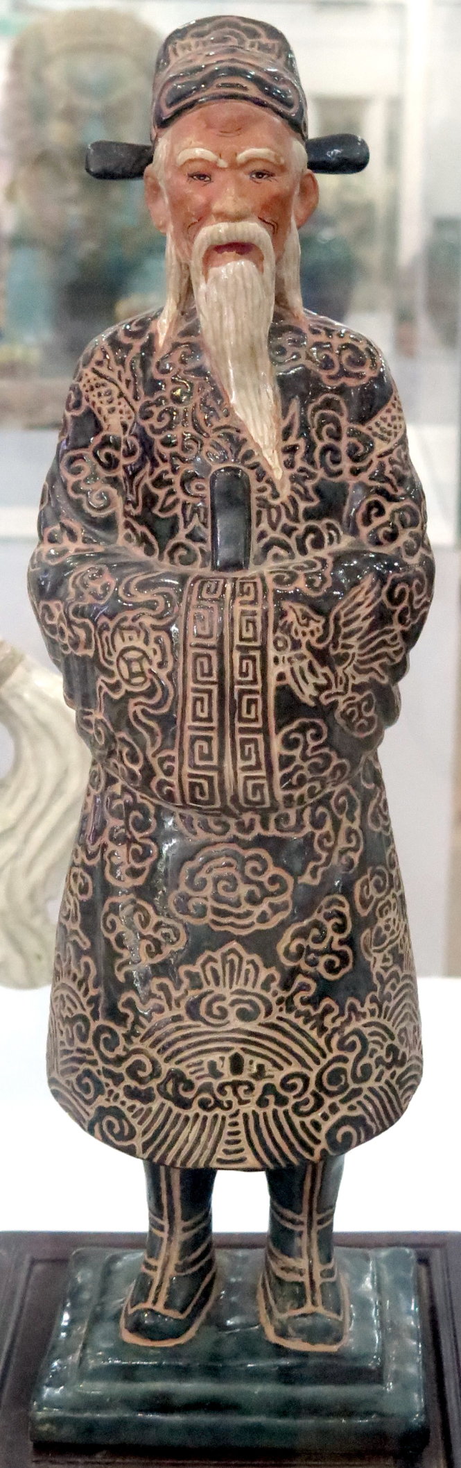Tượng Nguyễn Trãi bằng gốm Biên Hòa, của nhà sưu tập Đức Huy - Ảnh: L.Điền