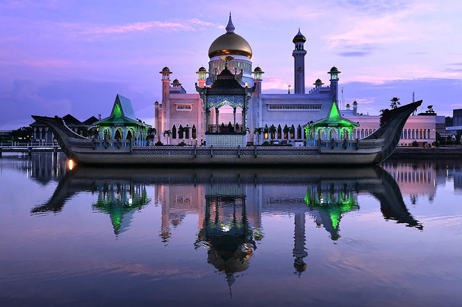 ASEAN13 Omar Ali Saifuddien Mosque2 – Ảnh: Haji Jumat Bin Haji Taha
