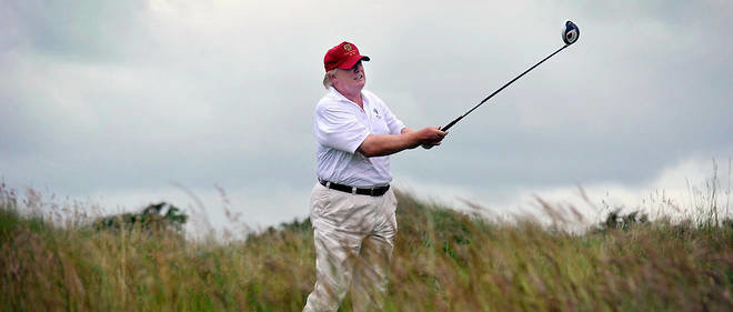 Tổng thống Trump đặc biệt thích chơi golf - Ảnh: AFP