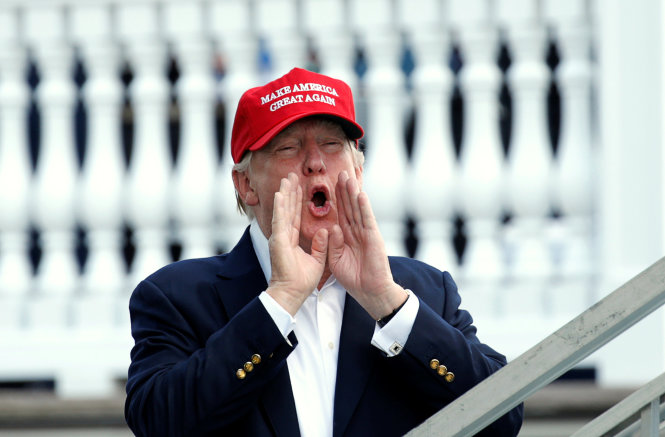 Ông Trump tham gia cổ vũ một giải đấu tại sân gôn của ông ở New Jersey ngày 16-7 - Ảnh: Reuters