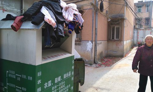 Một điểm gom quần áo cũ tại Trung Quốc - Ảnh: Global Times