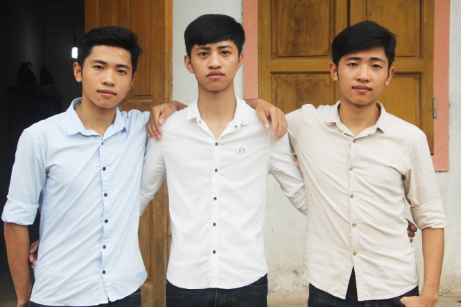 Chân dung ba anh em sinh ba Mạnh - Trọng - Vinh cùng thi đỗ một trường đại học - Ảnh: DOÃN HÒA