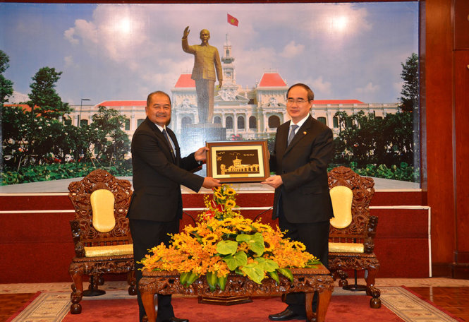 Bí thư Thành ủy TP.HCM Nguyễn Thiện Nhân tiếp đoàn đại biểu cấp cao Lào - Ảnh: M.HOA