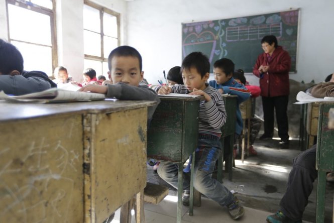 Các em nhỏ tại một lớp học ở Bắc Kinh (Trung Quốc) - Ảnh: Reuters