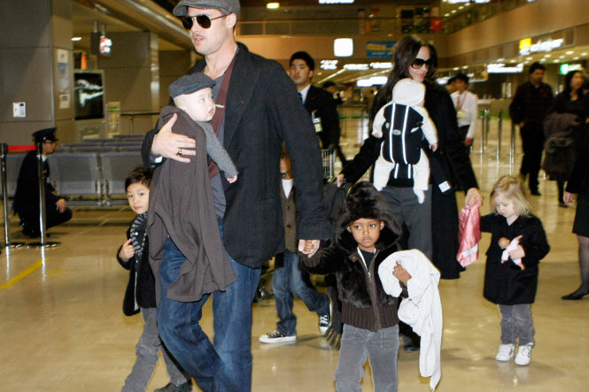 Gia đình Brad Pitt và Jolie lúc chưa ly hôn - Ảnh: Reuters