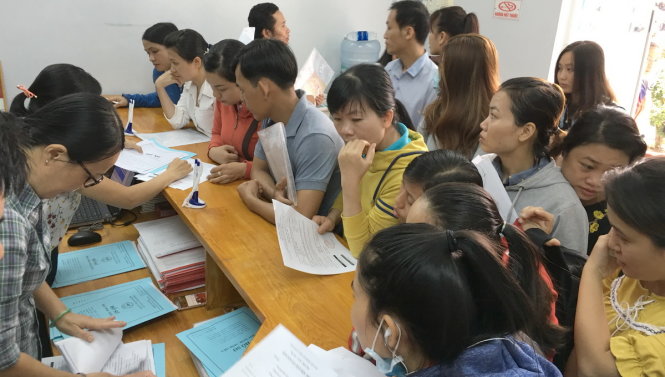 Thí sinh trúng tuyển đợt 1 làm thủ tục nhập học tại Trường ĐH Lạc Hồng.