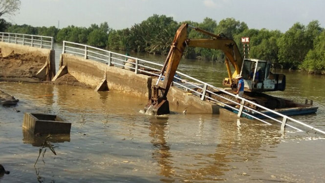 40m kè chống sạt lở bị cuốn trôi xuống sông tại xã Phước Kiểng, huyện Nhà Bè - Ảnh: MAI HUYÊN