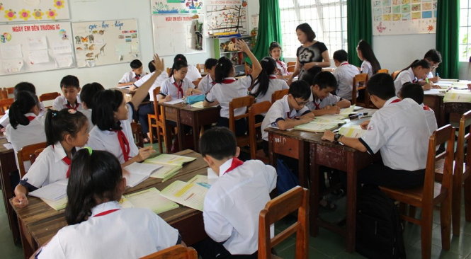 Học sinh Trường tiểu học Vĩnh Phương, Nha Trang, Khánh Hòa trong tiết học theo mô hình VNEN - Ảnh: V.HÀ
