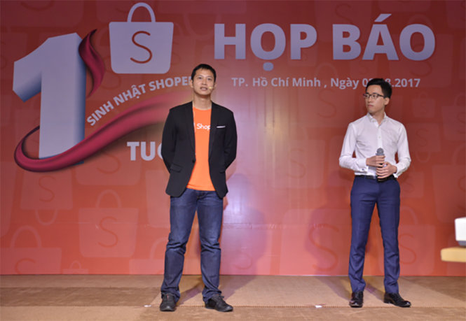 Ông Pine Kyaw (trái), Giám đốc Shopee Việt Nam chia sẻ trong buổi họp báo kỷ niệm 1 năm ra mắt thị trường