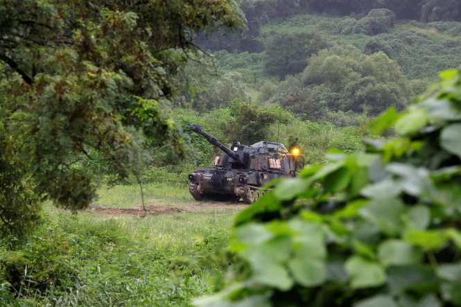 Xe tăng M109A6 Paladin của quân đội Mỹ tập trận tại khu vực gần biên giới liên Triều ở Paju ngày 10-8 - Ảnh: REUTERS