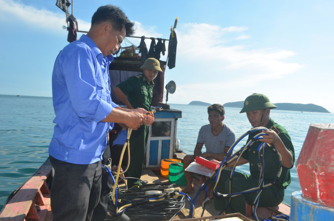 Một phương tiện sử dụng cáp điện đánh bắt cá bị tổ tuần tra phát hiện -  Ảnh: TẤN LỰC
