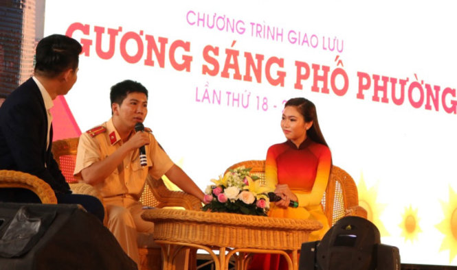 Trung úy Nguyễn Minh Khoa chia sẻ về lần giao đấu với 2 tên cướp nhiễm HIV - Ảnh: NGUYÊN NGỌC