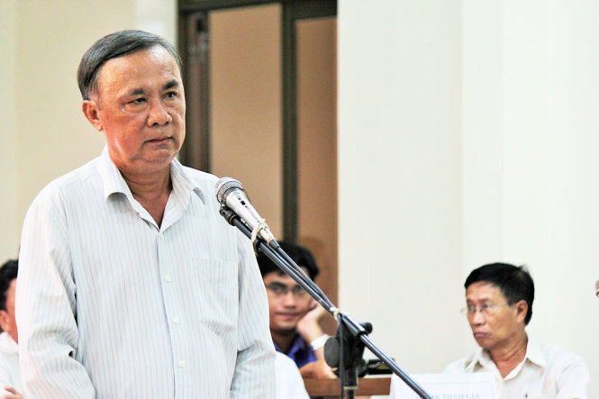 Bị cáo Trần Văn Hùng - nguyên phó giám đốc Sở NN&PTNT tỉnh Bến Tre, tại phiên tòa -  Ảnh: MẬU TRƯỜNG