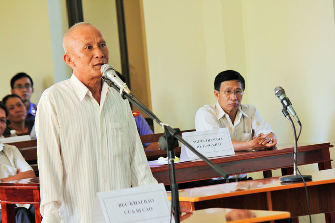 Bị cáo Võ Văn Ngàn - nguyên giám đốc BQL rừng phòng hộ và đặc dụng tỉnh Bến Tre - Ảnh: MẬU TRƯỜNG