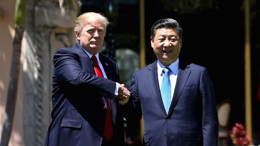 Tổng thống Mỹ Donald Trump (trái) và chủ tịch Trung Quốc Tập Cận Bình - Ảnh: Reuters