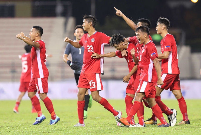 Các cầu thủ Philippines ăn mừng bàn thắng vào lưới Campuchia. Ảnh: NGUYỄN KHÁNH