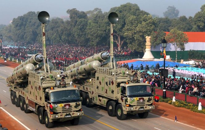 Tên lửa Brahmos của Ấn Độ tham gia cuộc diễu binh tại New Delhi - Ảnh: AFP