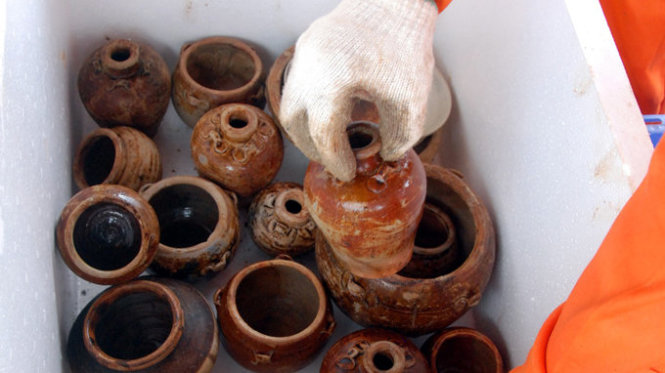 Những cổ vật được tìm thấy trong con tàu cổ bị đắm trên biển Châu Thuận - Ảnh: TRÀ GIANG