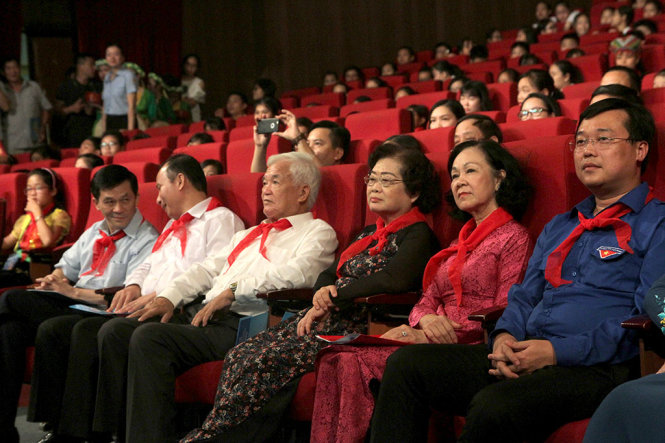 Chương trình có sự tham dự của bà Trương Thị Mai, Trưởng Ban Dân vận Trung ương ; nguyên Phó chủ tịch nước Trương Mỹ Hoa, Chủ tịch Quỹ học bổng Vừ A Dính và các cán bộ, lãnh đạo trung ương và địa phương tham dự - Ảnh:  PHƯƠNG CHINH