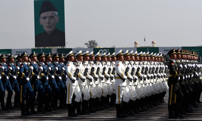 Binh sĩ Trung Quốc tham gia lễ duyệt binh trong ngày lễ Quốc khánh của Pakistan ở thủ đô Islamabad - Ảnh: AFP