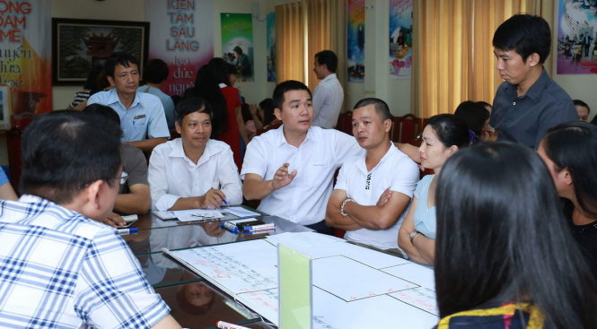 Giờ thảo luận của các phụ huynh cùng giáo viên chủ nhiệm về biện pháp tăng tính tự học cho học sinh ở trường THPT Phan Huy Chú, Hà Nội - Ảnh: CHU HÀ LINH